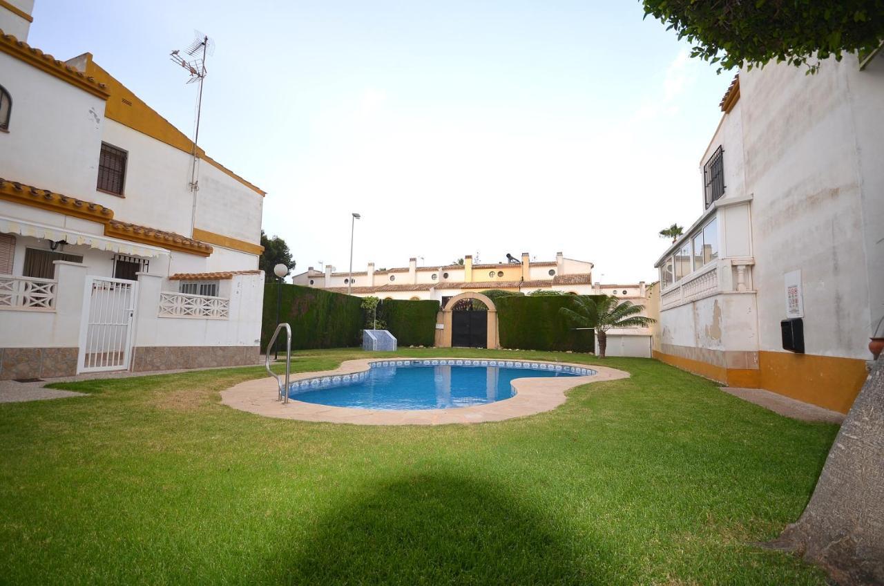 또레비에하 Agradable Adosado Con Piscina, Duchas Hidromasaje 빌라 외부 사진